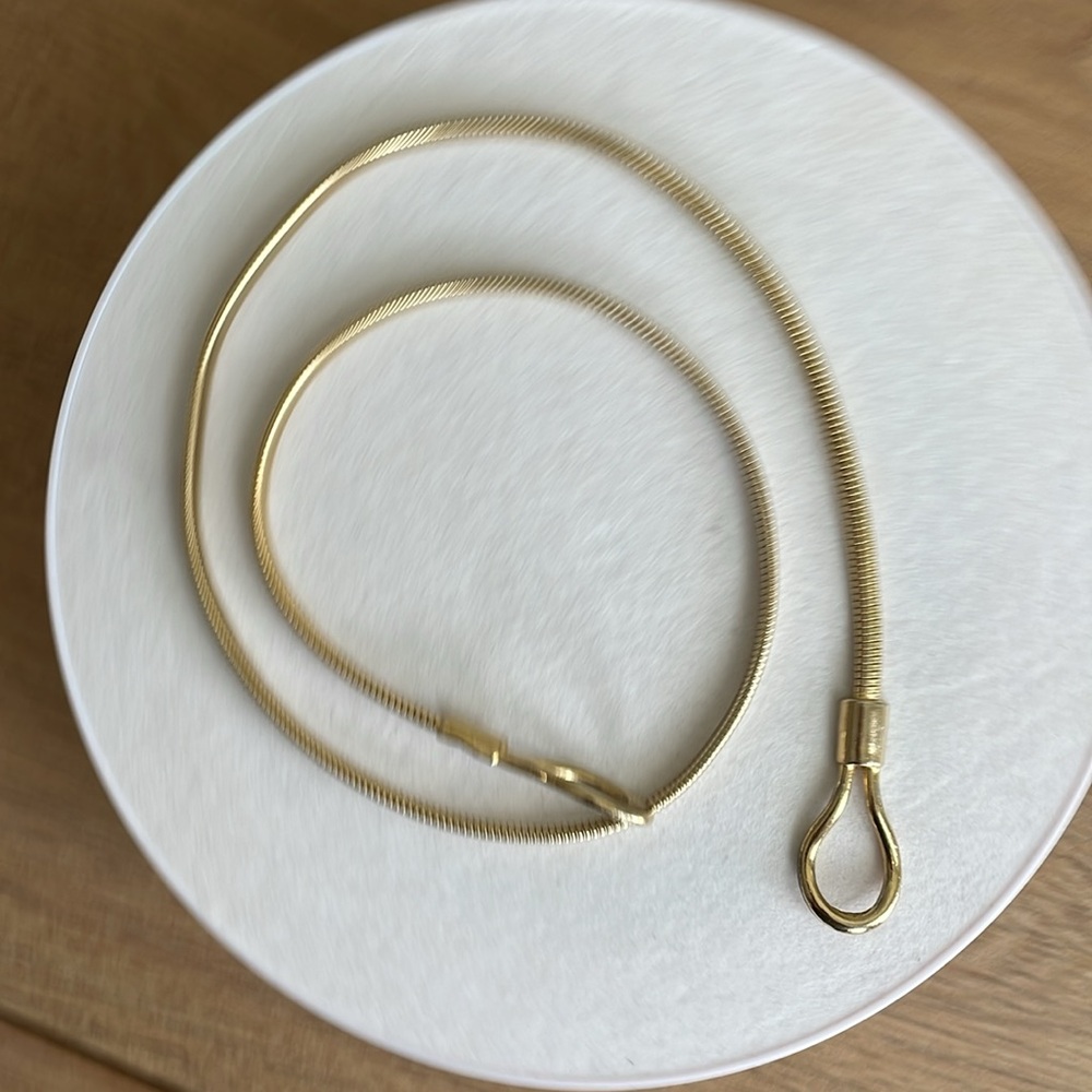 VINTAGE GOLDTONE METALLIC SNAKE LINK STATEMENT SKINNY WAIST BELT - Picture 6 of 8